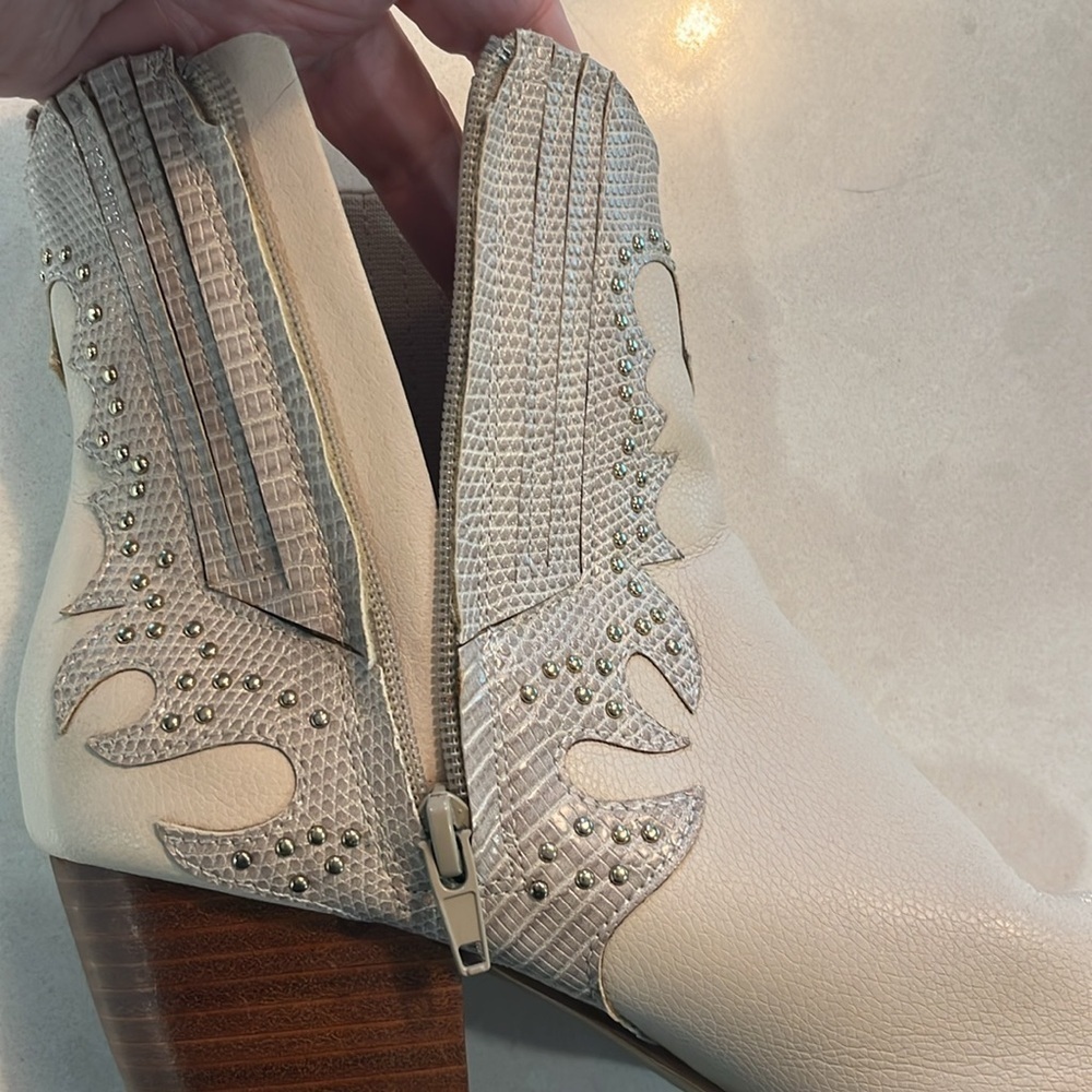 Coconuts Eliza Ankle Boots 6.5  Vegan Cream Studded Zip Sides Soft Clean EUC - Picture 6 of 12